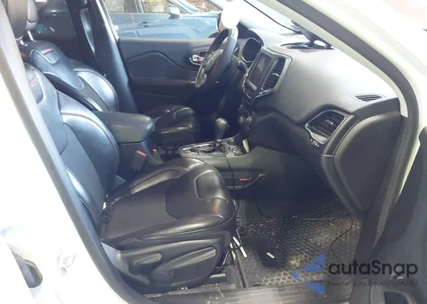 2019 Jeep Cherokee Trailhawk from USA, damaged, VIN 1C4PJMBX6KD478495